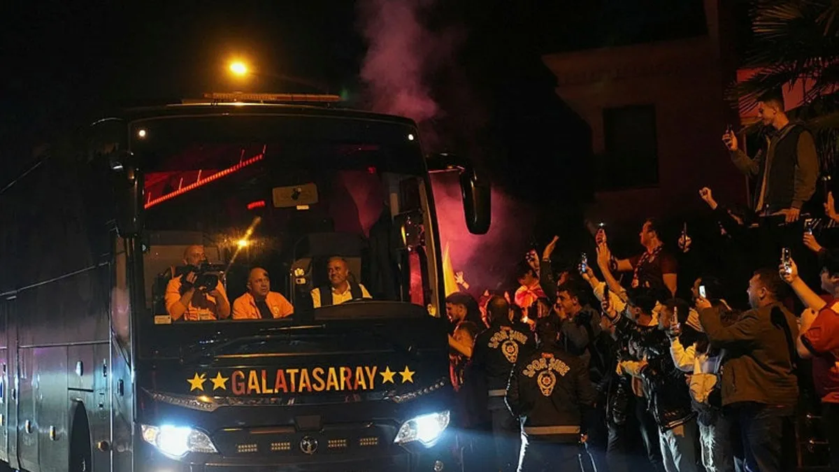 Galatasaray kafilesi Florya’da coşkuyla karşılandı