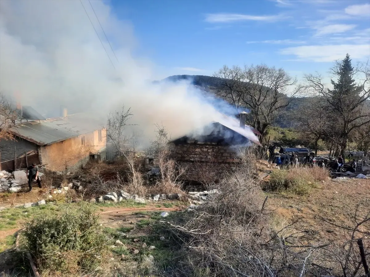 Yüreğir’de Samanlık Yangını Söndürüldü